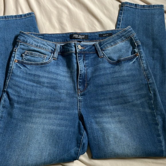 Judy Blue slim fit jeans - Picture 2 of 4